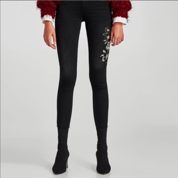 Zara jeans with flower detailing - Picture 2 of 5